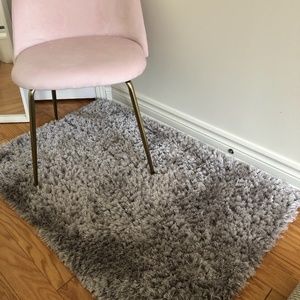 Grey shag rug!